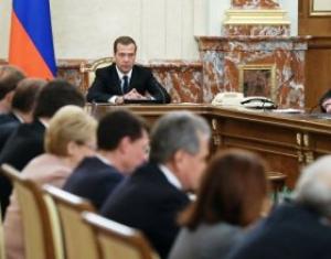 Медведев утвердил меры по стабилизации ситуации на алкогольном рынке